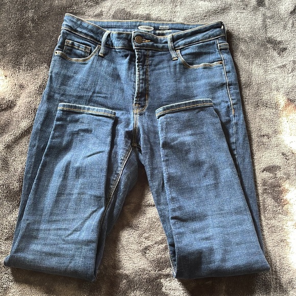 Old Navy Rockstar Super Skinny Jeans - Picture 2 of 6